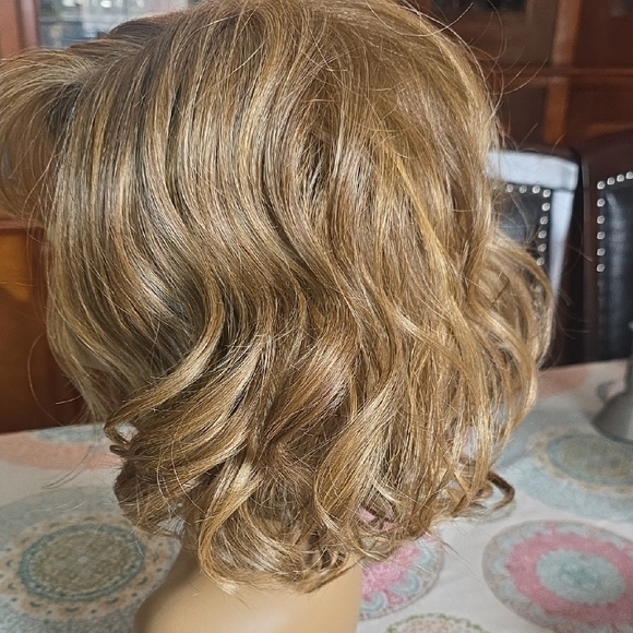 Raquel Welch Editor's Pic In Golden Russet? - Picture 4 of 5